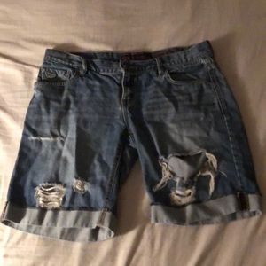 Cute shorts size 7 never worn...